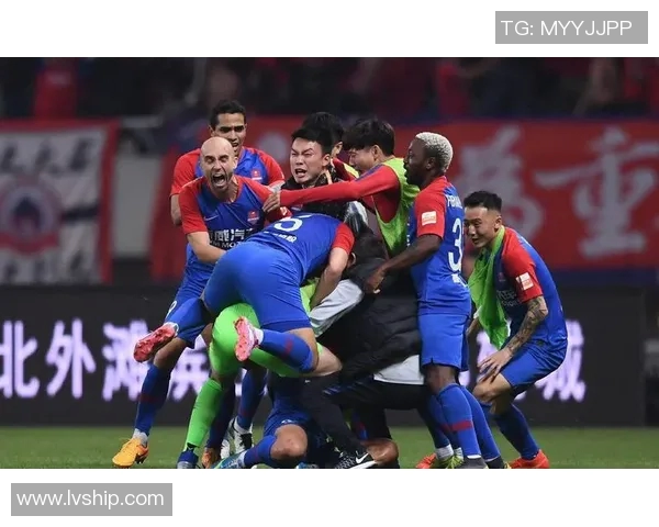 上港与辽宁宏运激战正酣争夺中超积分榜关键战役即将上演 上港与辽宁宏运激战正酣争夺中超积分榜关键战役即将上演